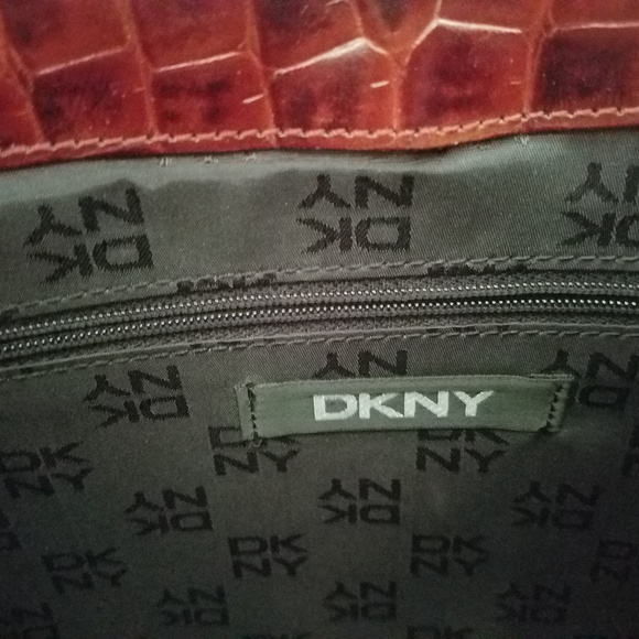 DKNY Brown Leather Croc Embossed Small Purse EUC - Picture 4 of 6